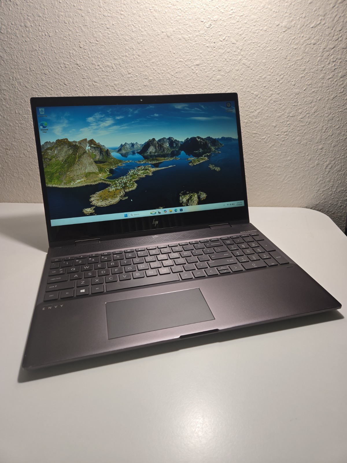 HP Tscr 15,6/ 2in1/ Ryzen 5-2500u/ Radeon GFX/ 8Gb/ Ssd 255Gb/ Battery/ NO AC
