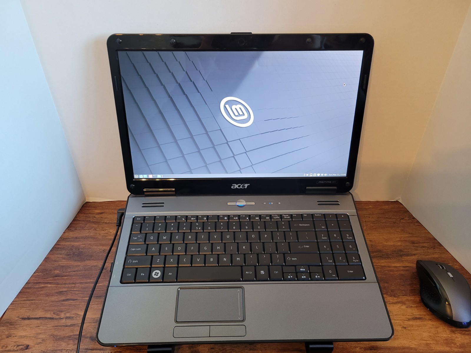 Acer Aspire 5517 Laptop, Linux Mint OS, Replaced Thermal Paste, Please READ