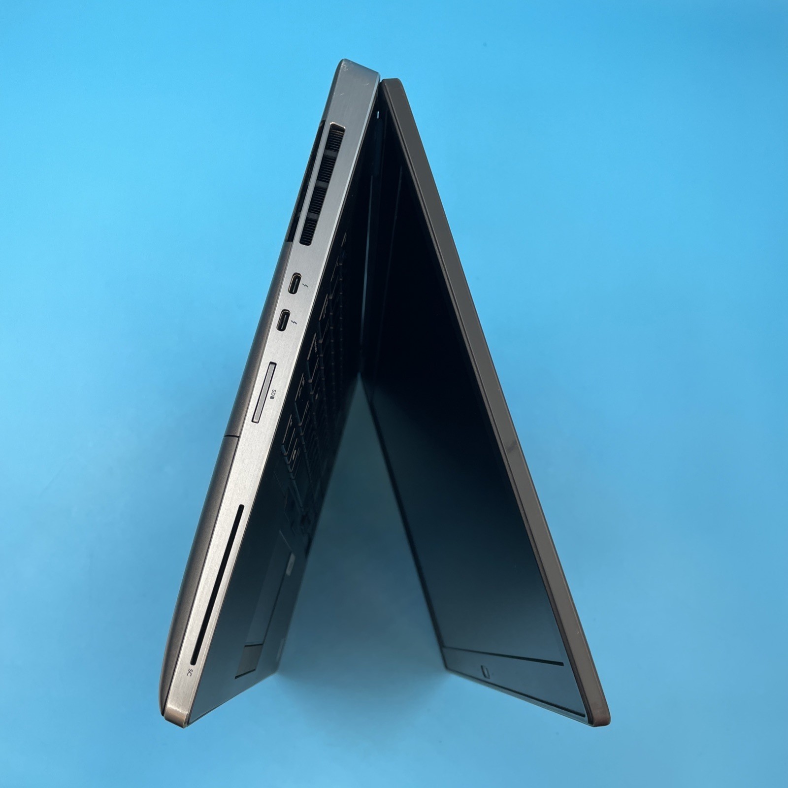 Dell Precision 7740 | i7-9750H | 64GB | NO DRIVE | RTX 3000 | NO OS | 50% BATT