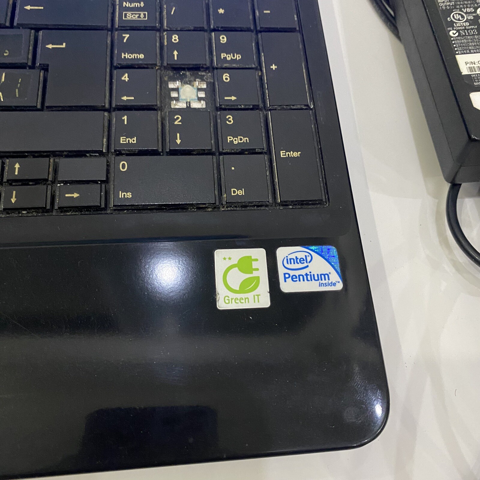Fujitsu Lifebook A Series AH530 SSD 320GB Ram 2GB Core i3M380 Windows7 Laptop