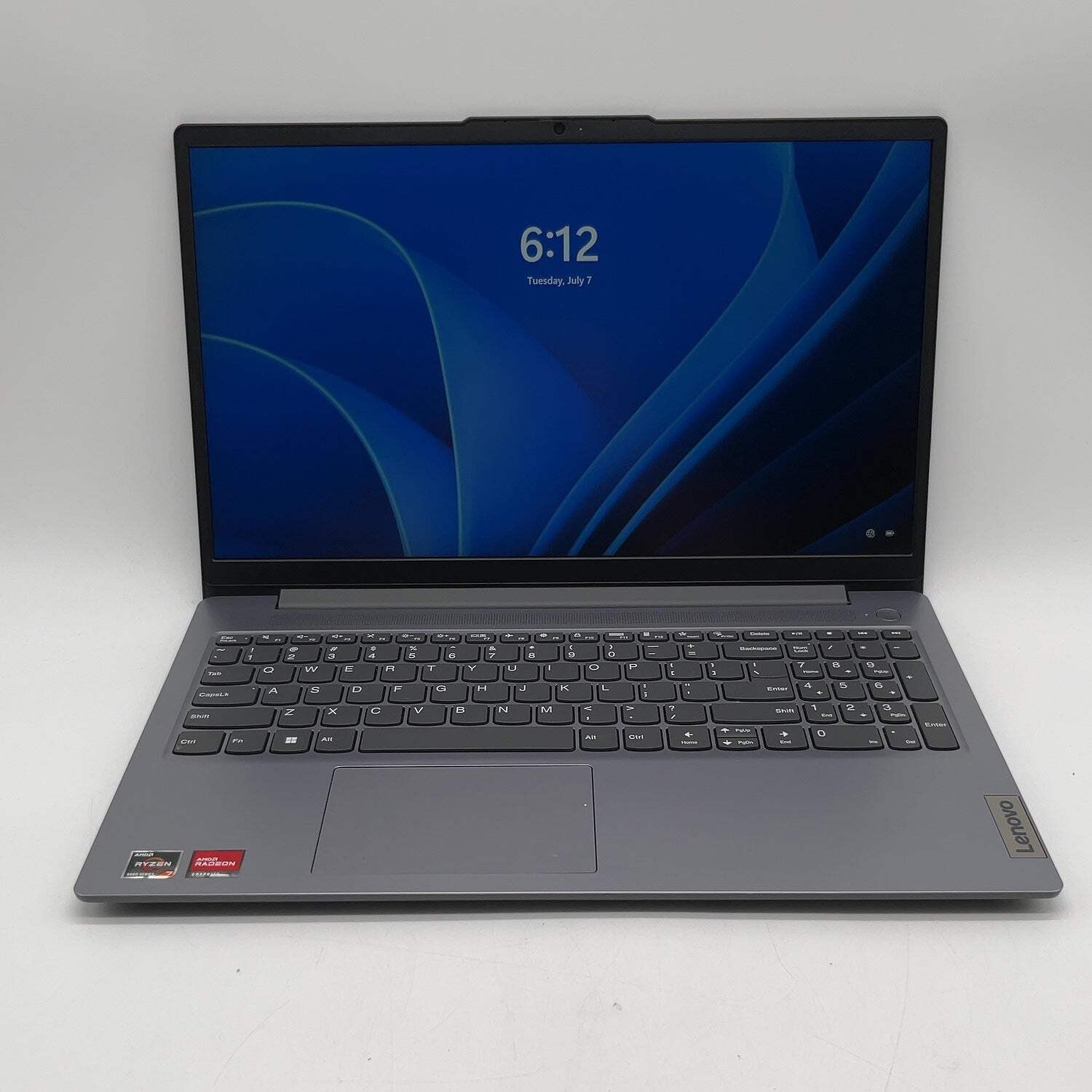 Lenovo IdeaPad Slim 3 15ABR8 15.6″ Ryzen 7 5825U 2.0GHz 16GB RAM 512GB SSD