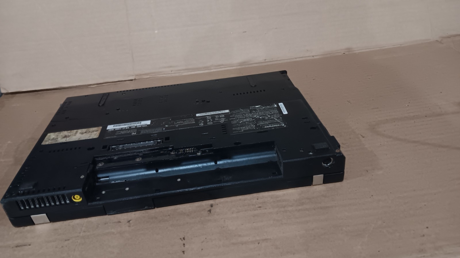 Lenovo ThinkPad R61 Laptop Intel C2D T7500 @ 2.20 GHz, 15.4″ LCD Screen 8932