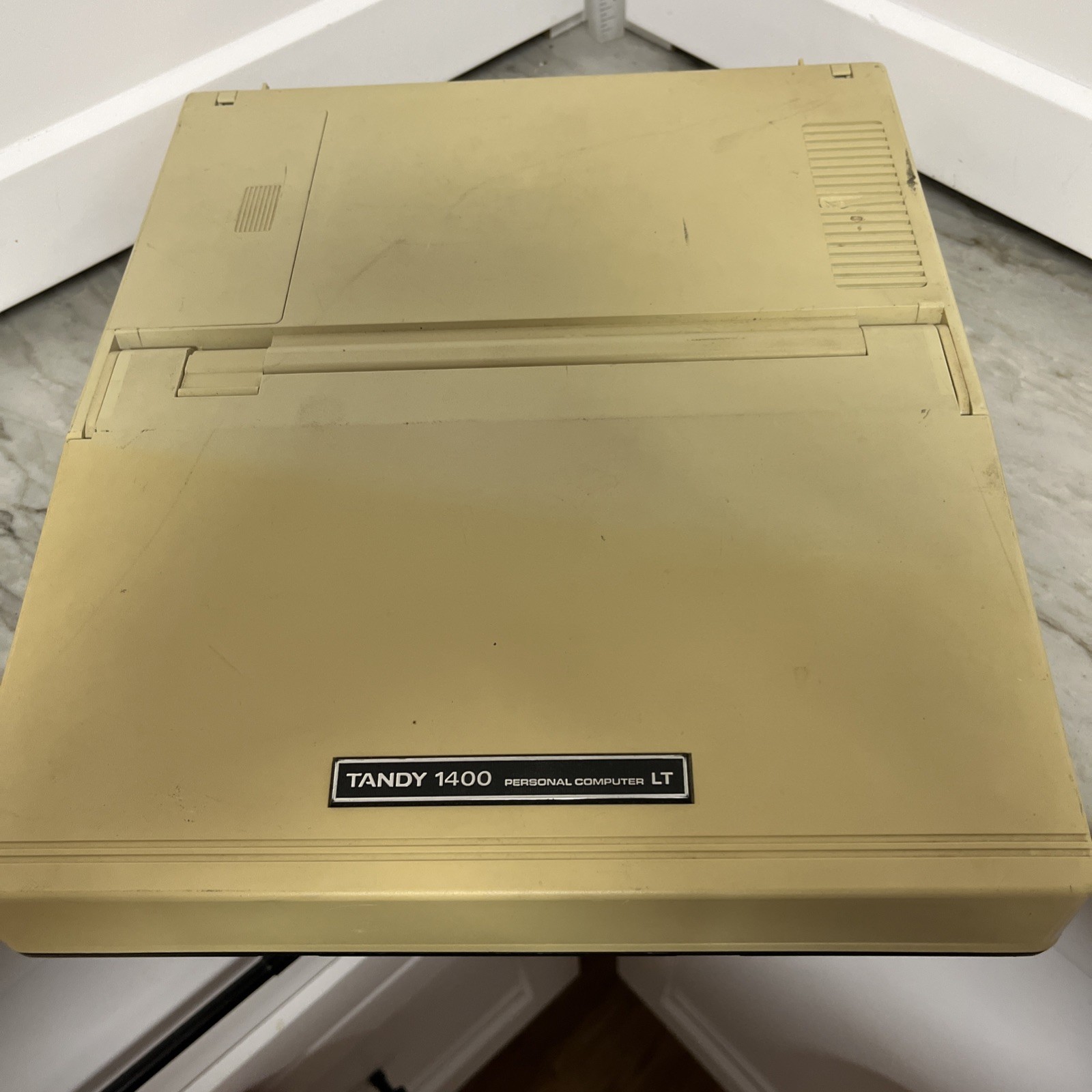 Tandy 1400 LT Vintage Portable Personal Computer Laptop, 25-3500 W/DOS/GW