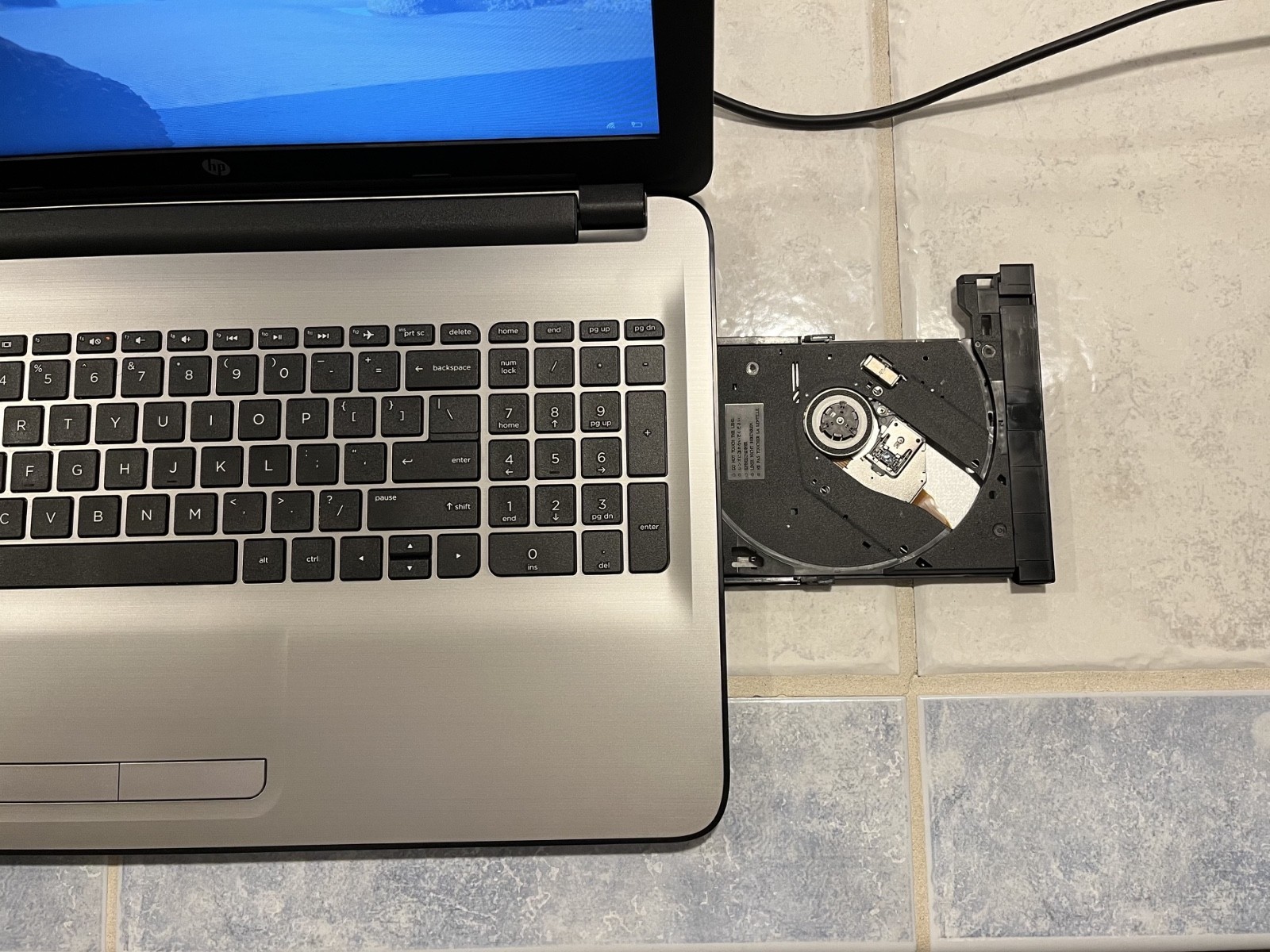 HP Notebook LAPTOP-BVHBLNDK 917 GB Storage