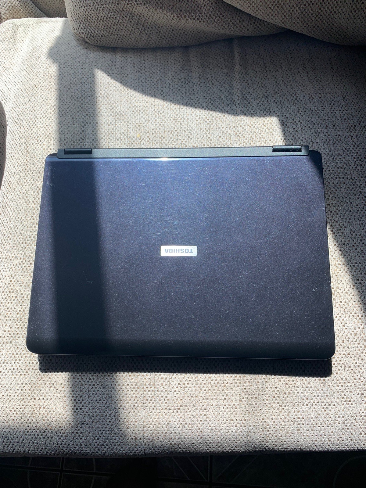Toshiba psaa8u-14m02k laptop FOR PARTS