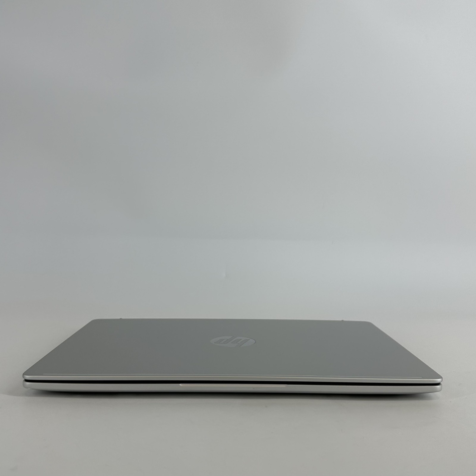 HP OmniBook 5 14 Glacier Silver 2K 3.2 GHz X Plus 16GB 1TB SSD Excellent