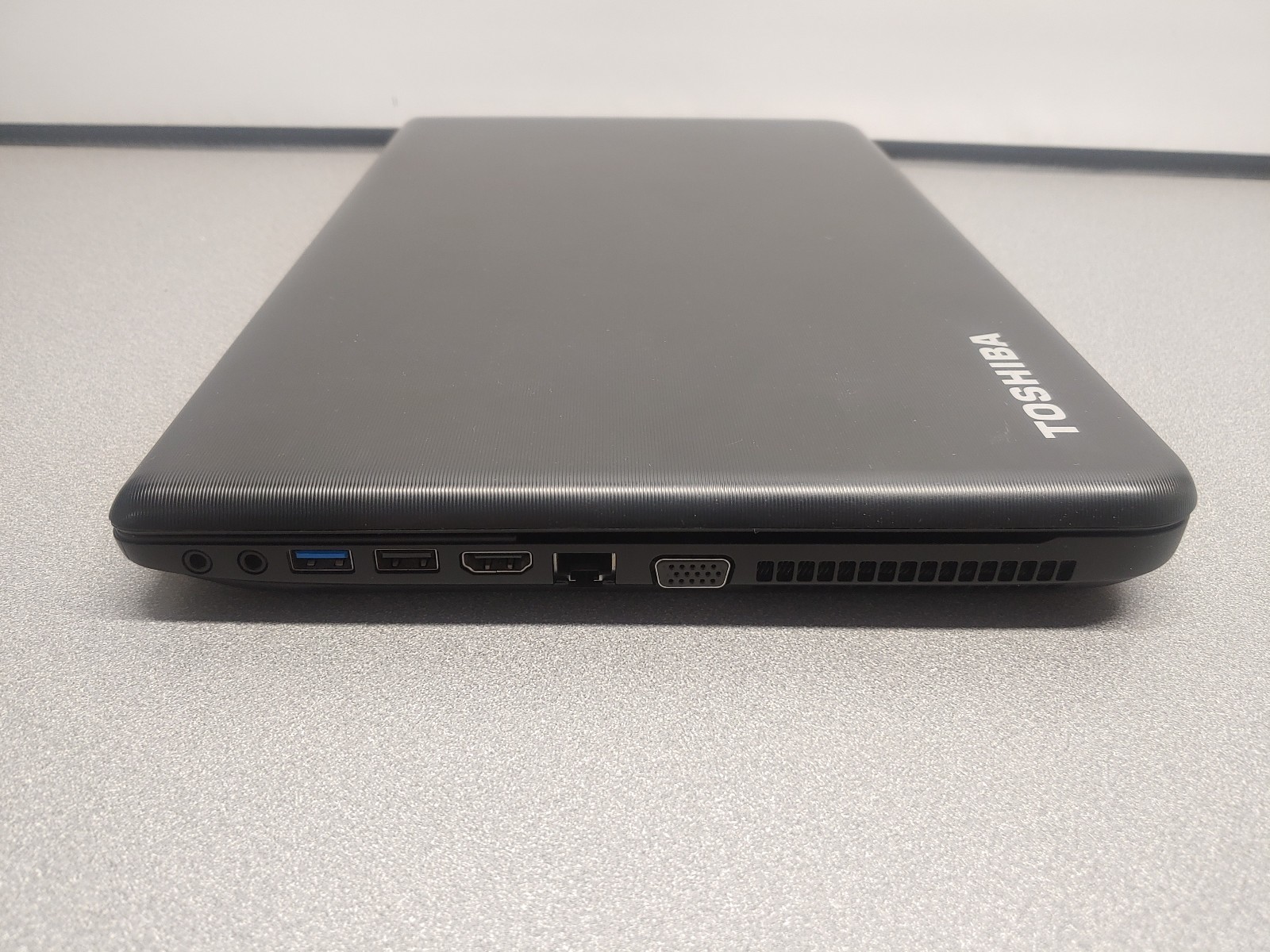 Toshiba Satellite C55D-A5170 15.6″ AMD E1-2100 8GB RAM 64GB SSD Windows 10