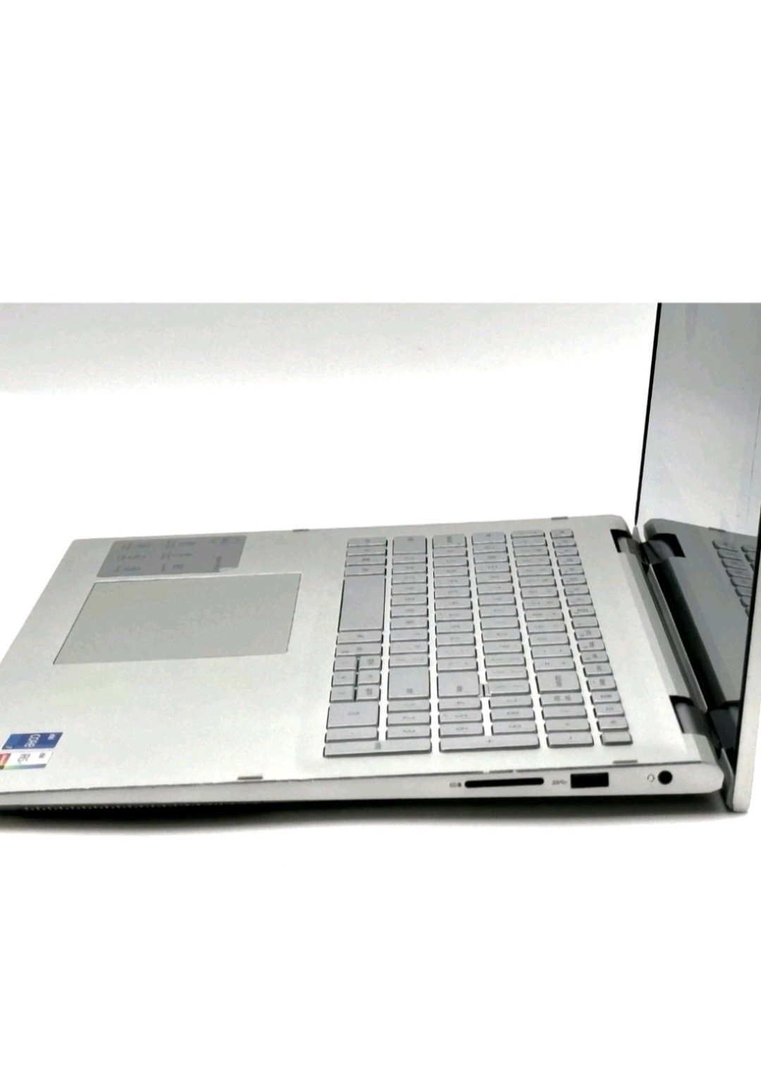 Dell Inspiron 7706 – 17″ – i7-1165G7 – 8GB RAM – 256GB SSD