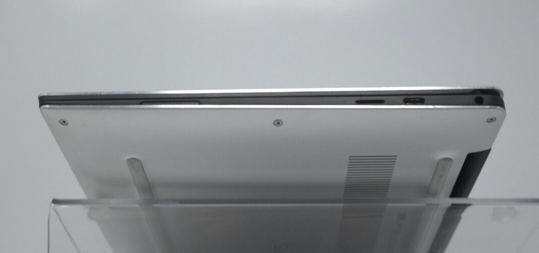 Dell XPS 13 7390 i7 10710U @ 1.10 GHz 256 GB 16 GB FHD Windows 11 Pro