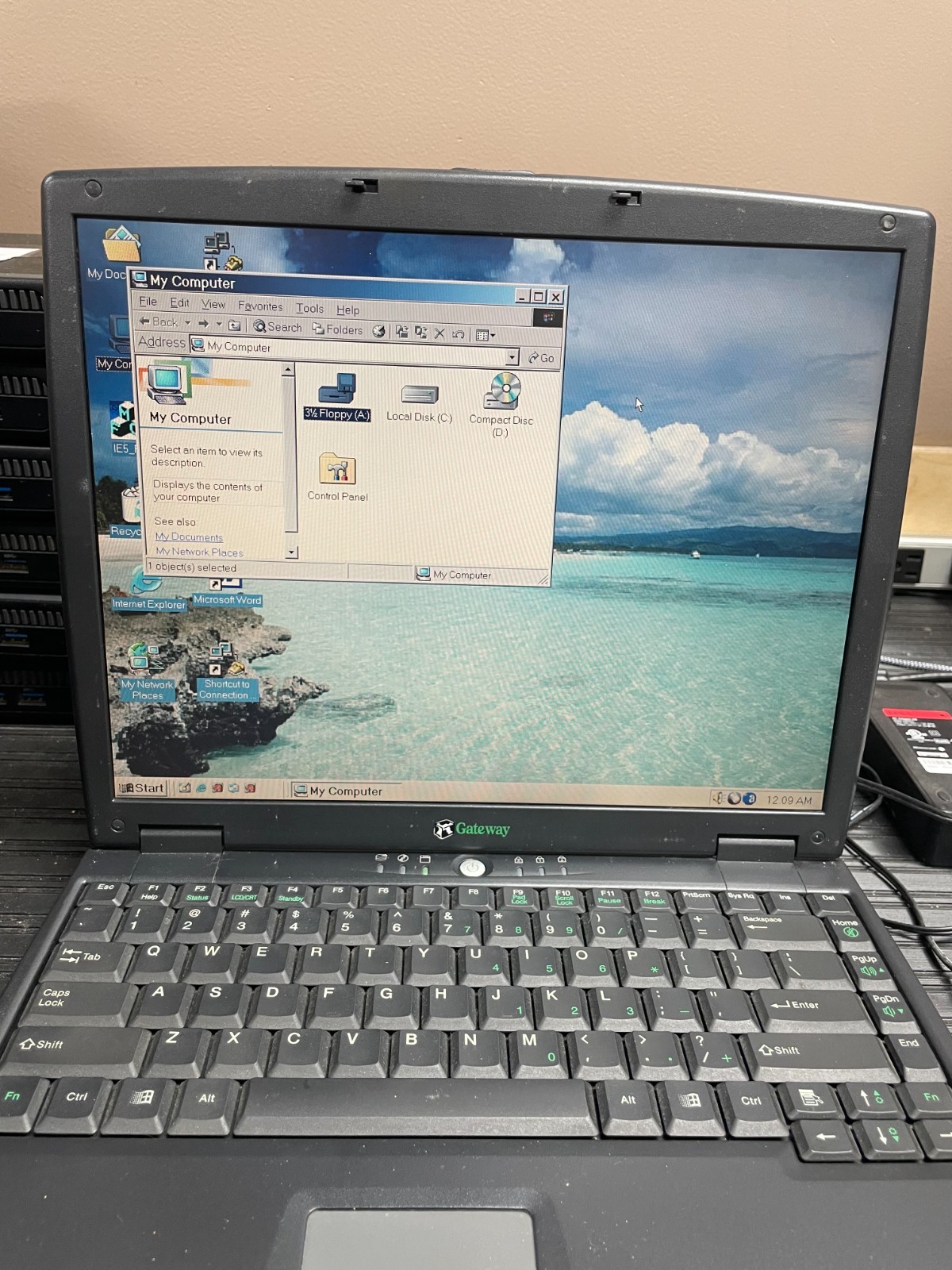Gateway Solo 5300 | Intel Pentium III@650 | 640kb Ram | 10gb HDD | Win 98