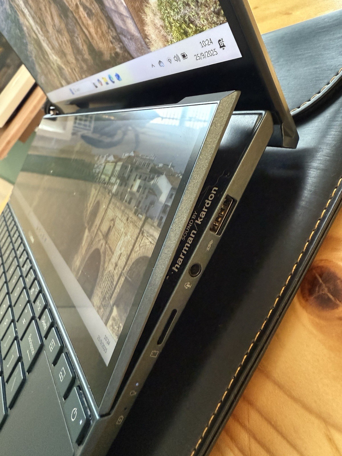 ASUS Zenbook Pro Duo 15.6-inch 11th Gen Intel Core I7