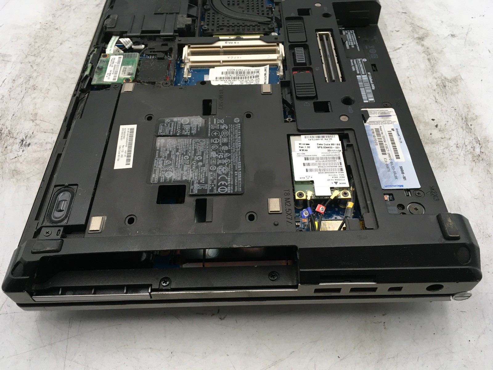 HP ELITEBOOK 8460P – FOR PARTS/NO POWER – INTEL I7-2620M – NO RAM – READ DESC-BB
