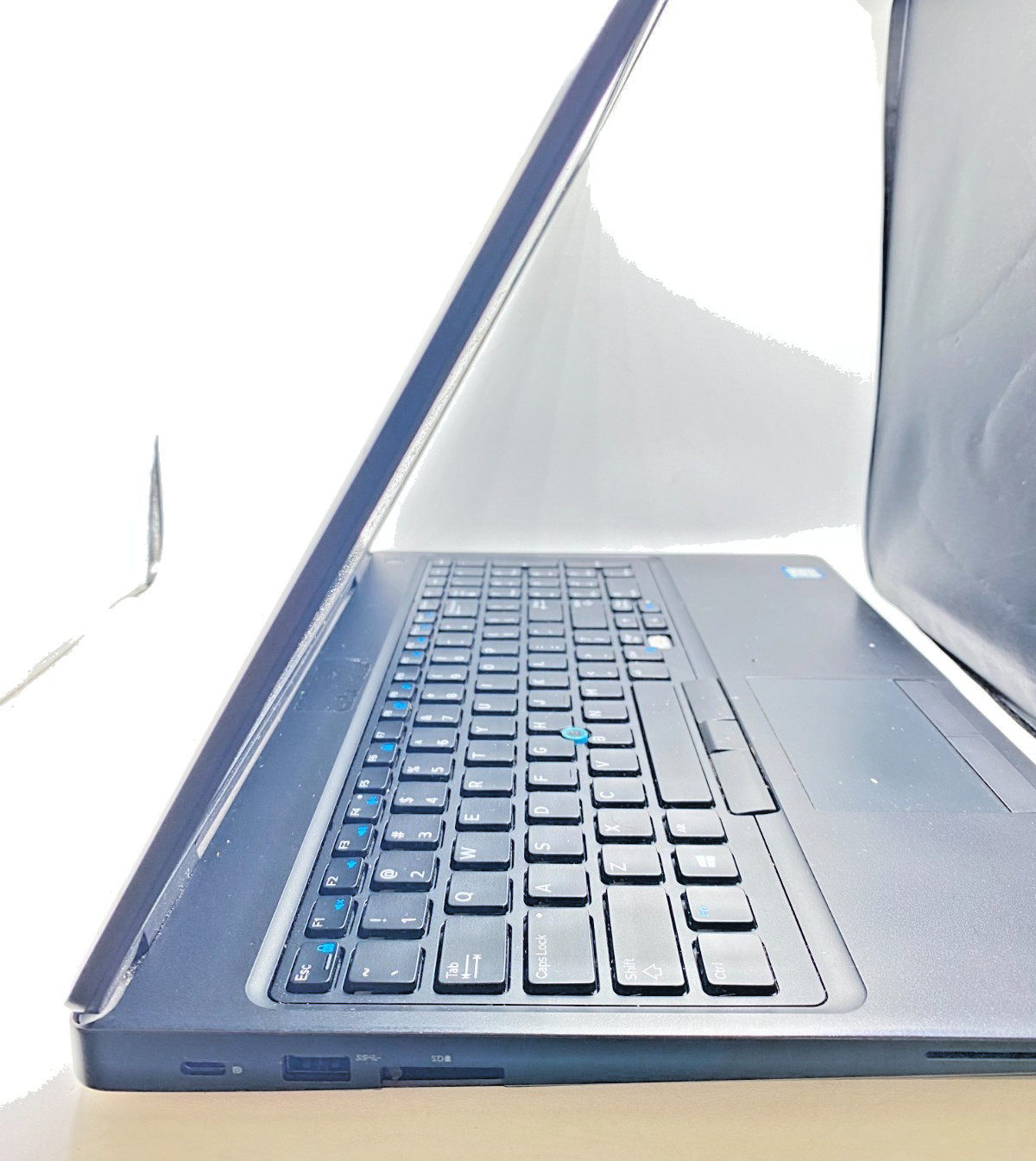 Dell Latitude 5590 15.6″ Laptop Intel Core i5-8350U 1.70GHz 8GB RAM 256GB SSD