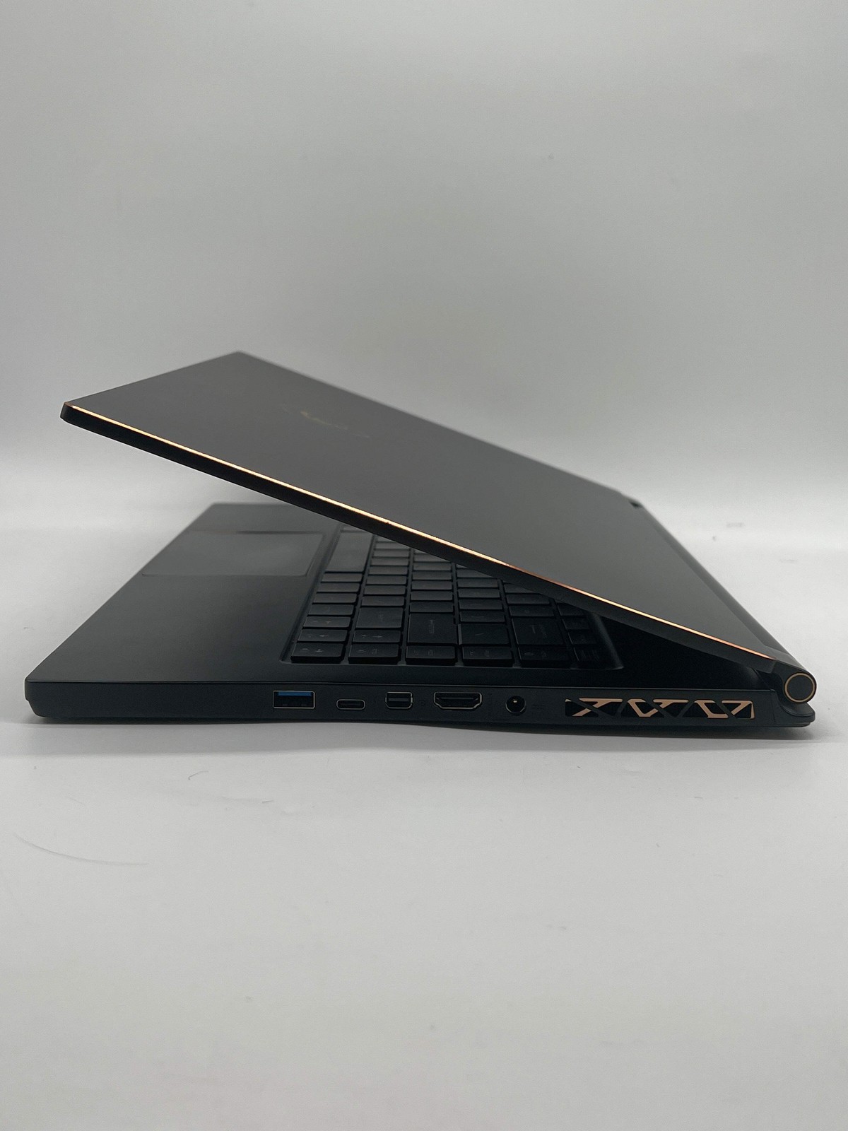 MSI GS65 Stealth Thin 8RE 15.6″ Core i7-8750H 16GB RAM 256GB SSD – Used