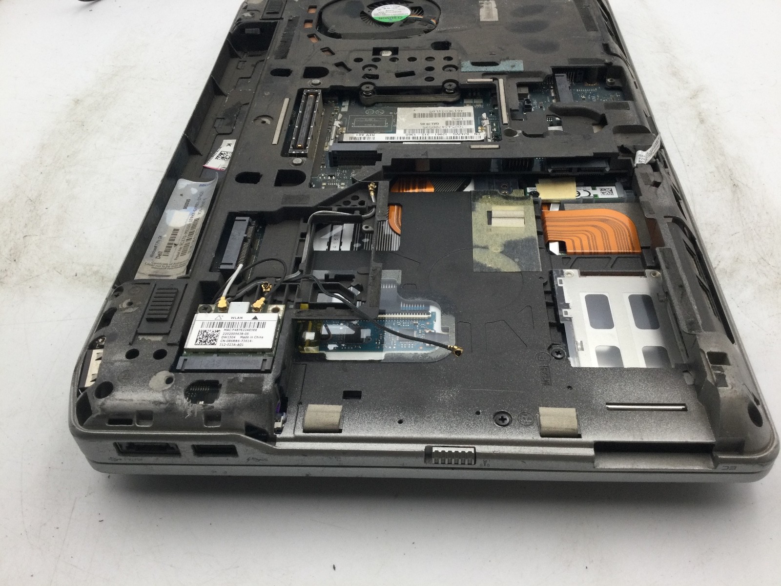 DELL LATITUDE E6330 – BOOTS TO BIOS – INTEL I5 3320 – NO RAM – 13″ – READ – BB!