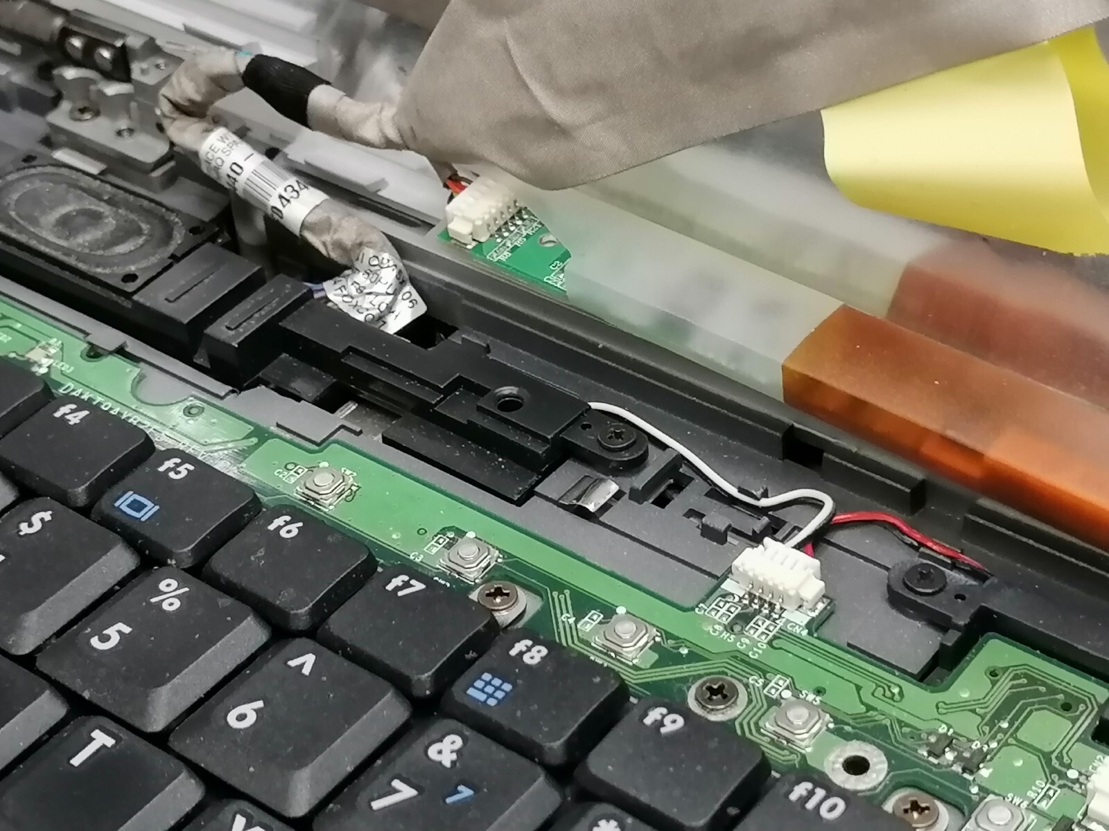 FOR PARTS 14.1″ HP Presario 2100 (NO CPU/NO RAM/NO HDD)