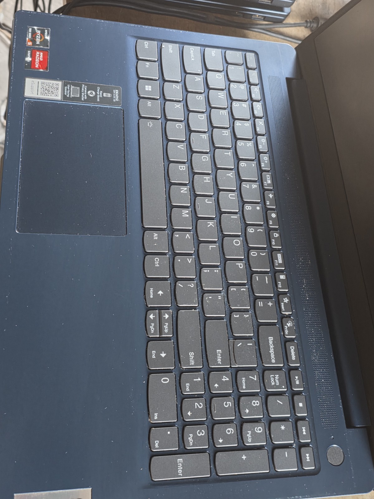 Lenovo IdeaPad Slim 3 15ABR8 15.6″ (512GB SSD, AMD Ryzen 5 7000 Series Power