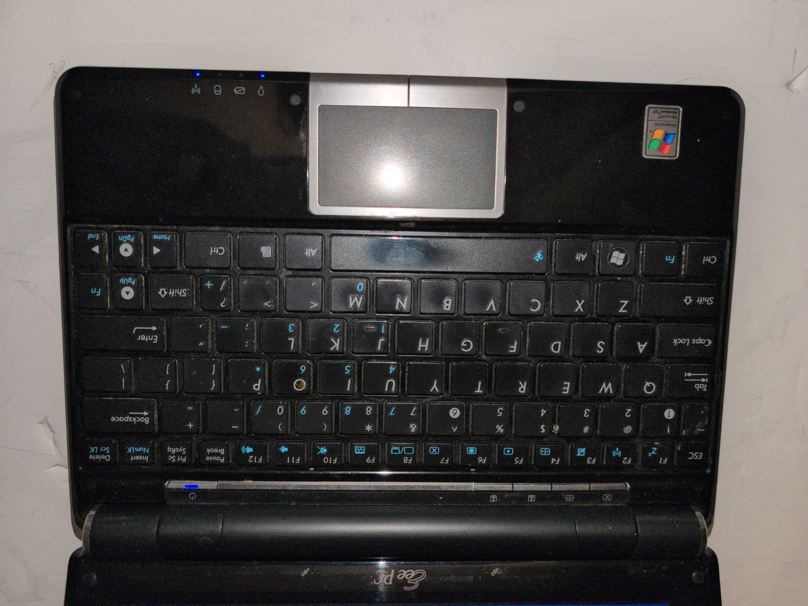 ASUS EEE PC 1000HE 10″ Screen Powers on/No Hard Drive OS or Power Supply