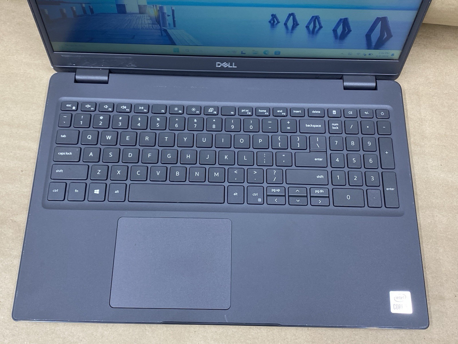Dell Latitude 3510 – 15.5″ 1366×768 – i5-10210U – 8GB – 256GB SSD – Win 11 Pro