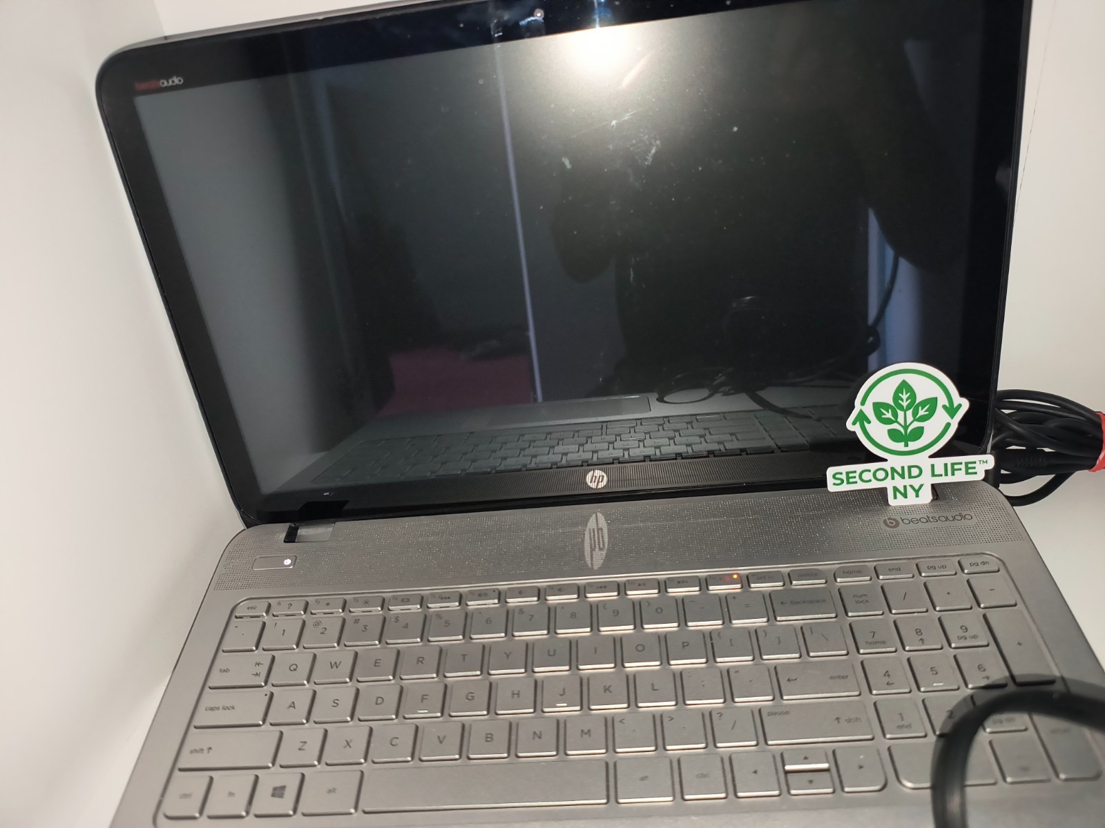 HP Envy M6-N010DX 4GB NO HDD, comes with battery & charger