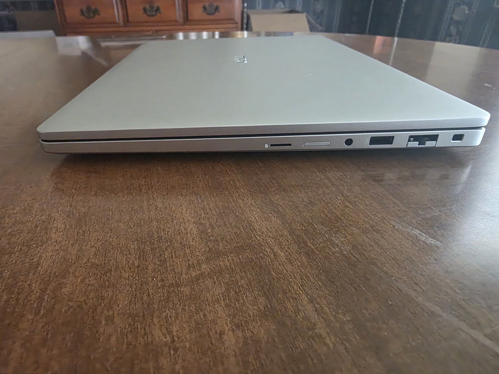 Dell Pro 16 Plus PB16255 16″ FHD+ 8-Core Ryzen 7 250 16GB 512GB SSD Cam