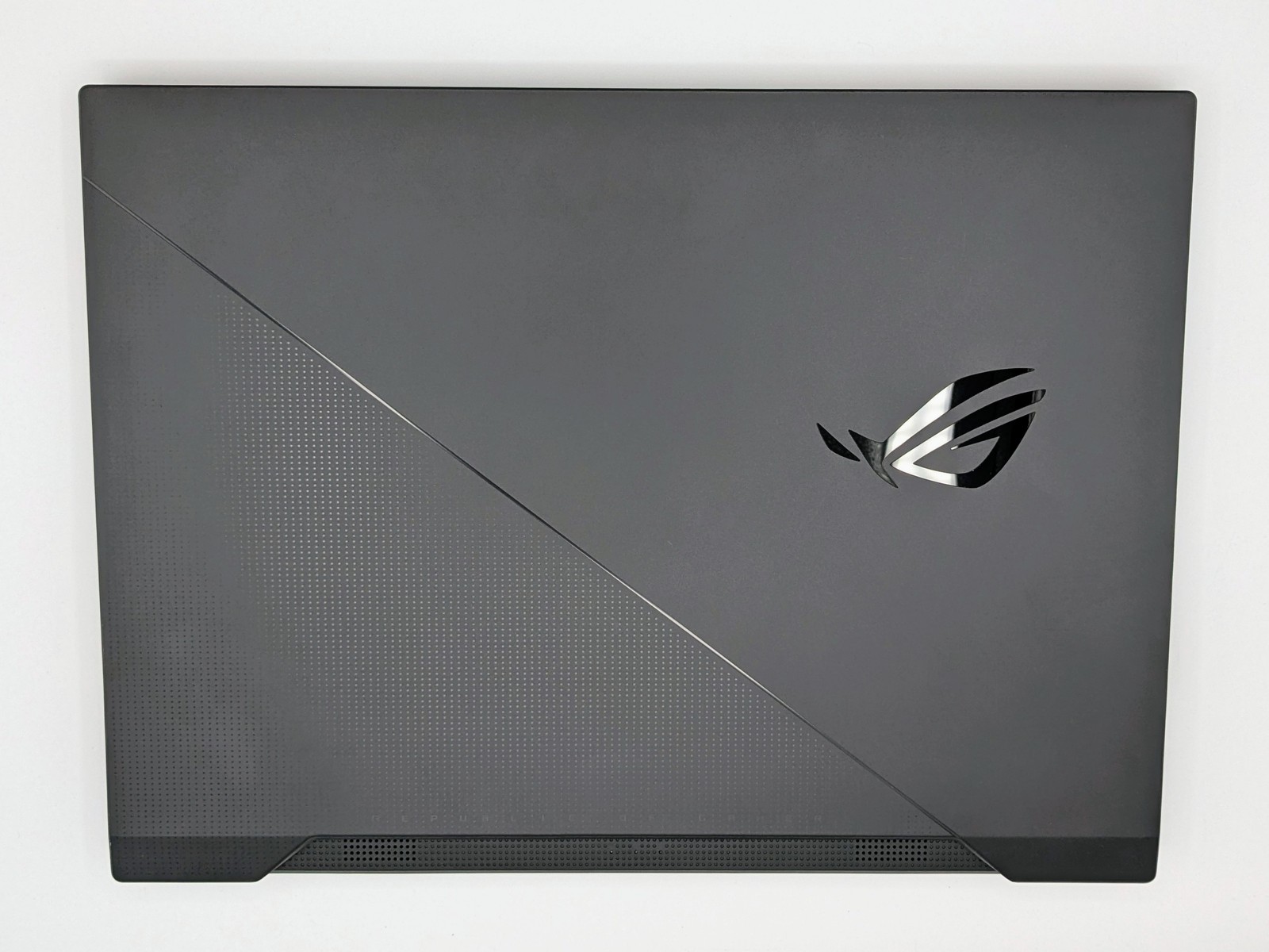 Asus ROG Zephyrus Duo SE 14″ FHD Touch RYZEN 9 5900HX 2TB SSD 32GB W11P RTX 3080