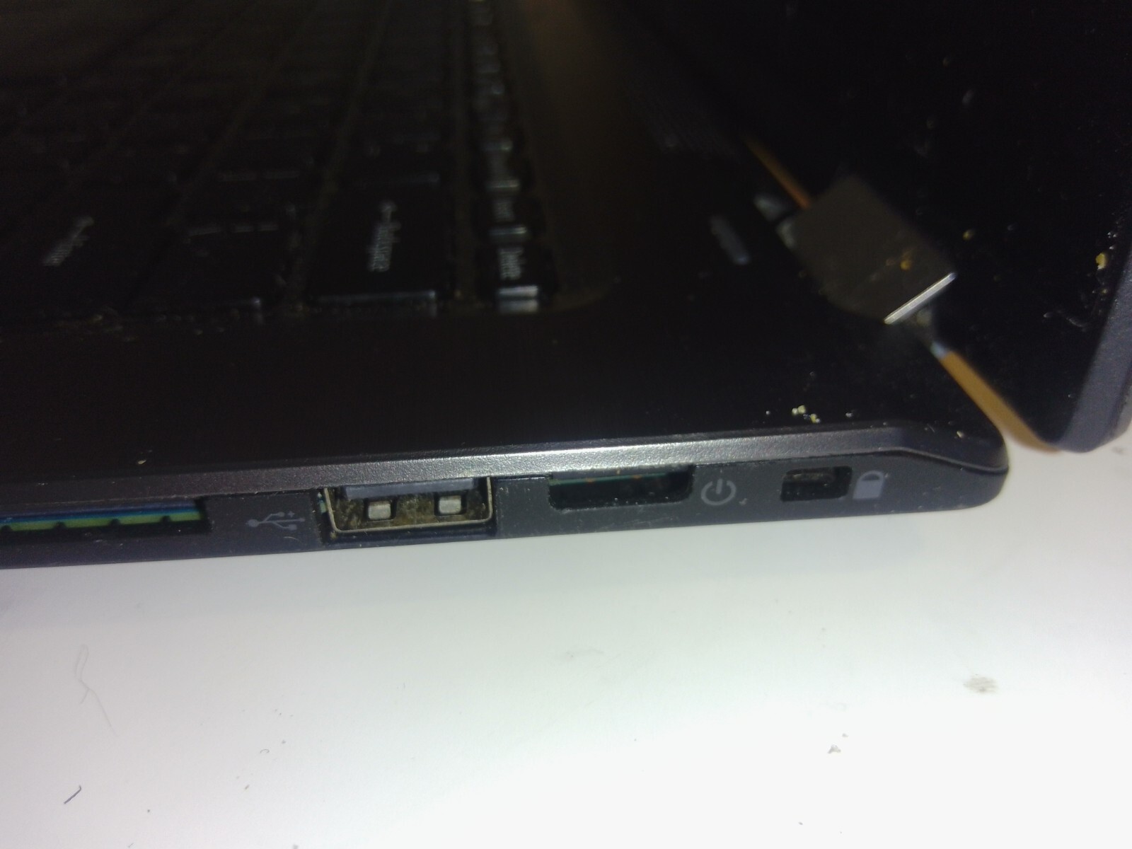 Acer Aspire Spin 3 series 15.6” Core i3-8145U @ 2.1GHz 4GB RAM no HDD