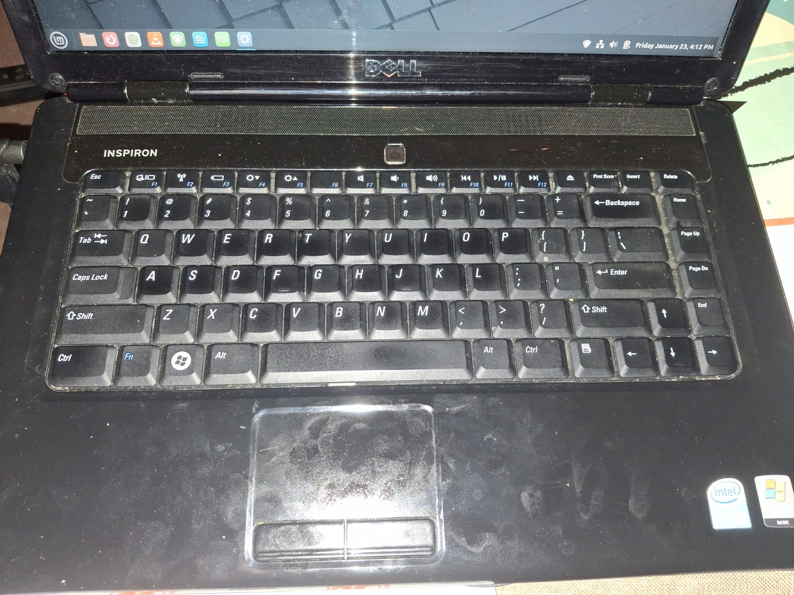 Dell Inspiron 1545 laptop with Linux Mint OS