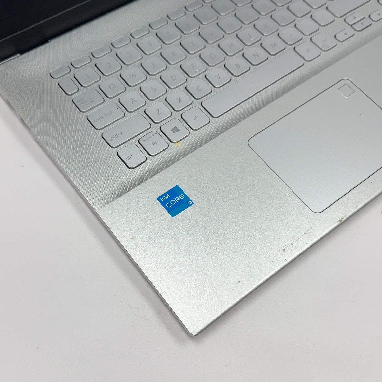 Broken Asus Vivobook 17 K712EA-WH34 17.3″ i3-1115G4 8GB RAM 256GB SSD Bad LCD