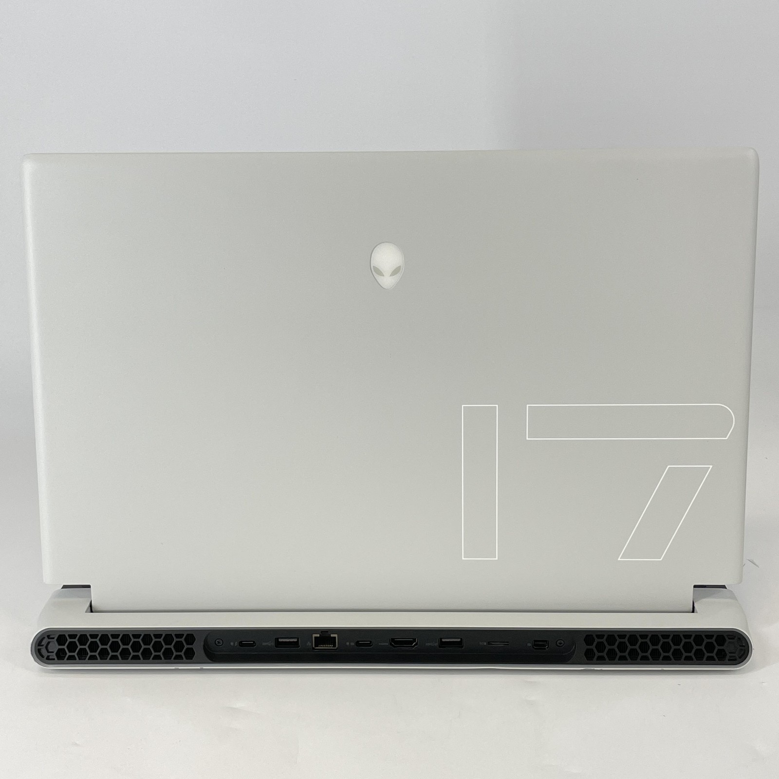 Dell Alienware X17 R2 120Hz 4K 2.5GHz i9-12900H 32GB 1TB SSD RTX 3080 White Spot