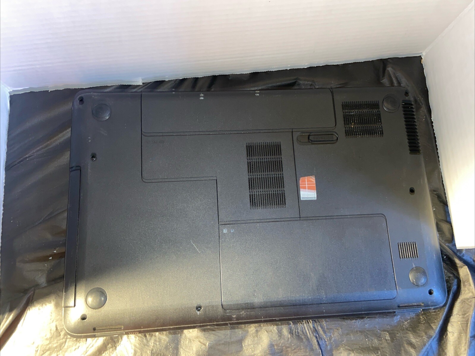 HP 2000-2b19 Laptop AMD E300 4GB RAM 320GB BAD BATTERY/NO CHARGE.