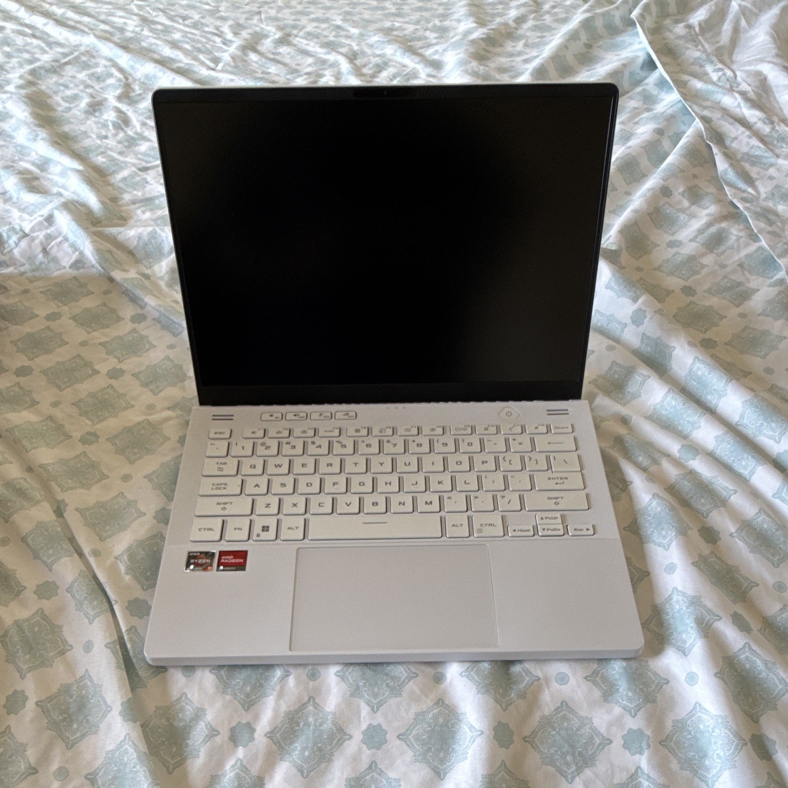 ASUS ROG Zephyrus G14 14″ White Ryzen 9 16GB 1TB SSD RX 6700S W11