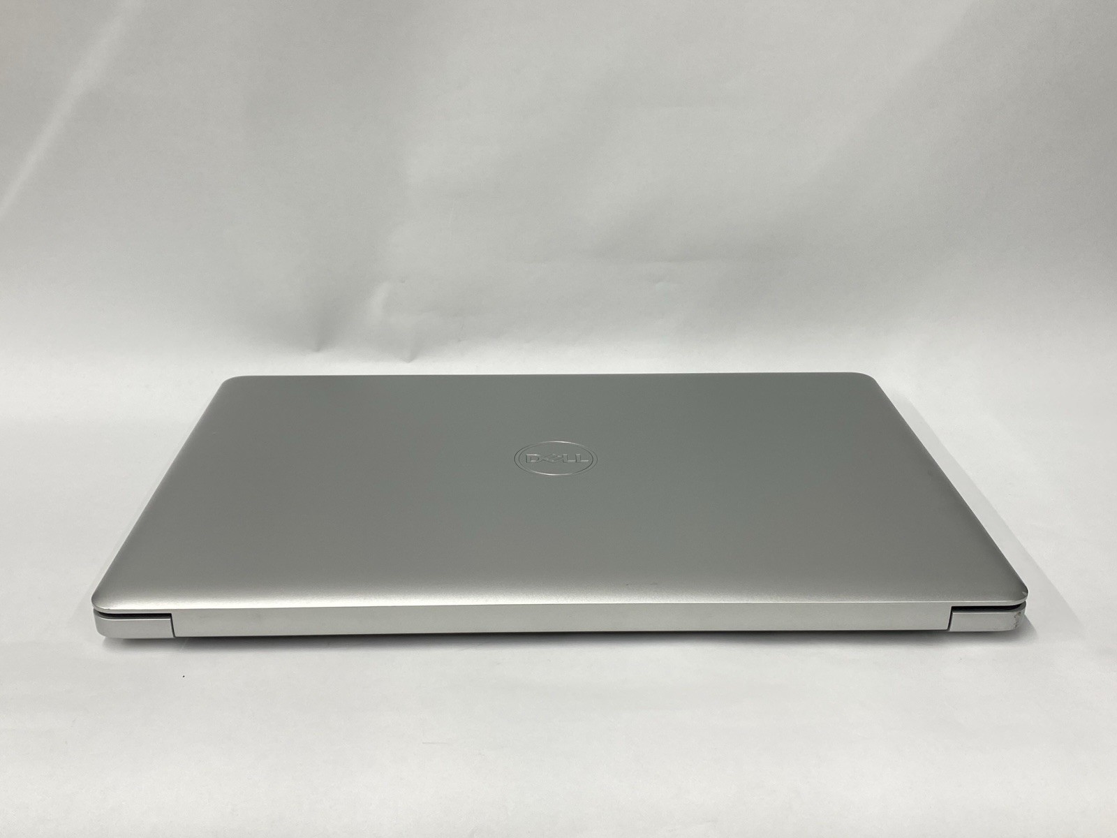 Dell Inspiron P35E – Grade B – FHD – i7-1065G7 – 16GB – 256SSD – W10P