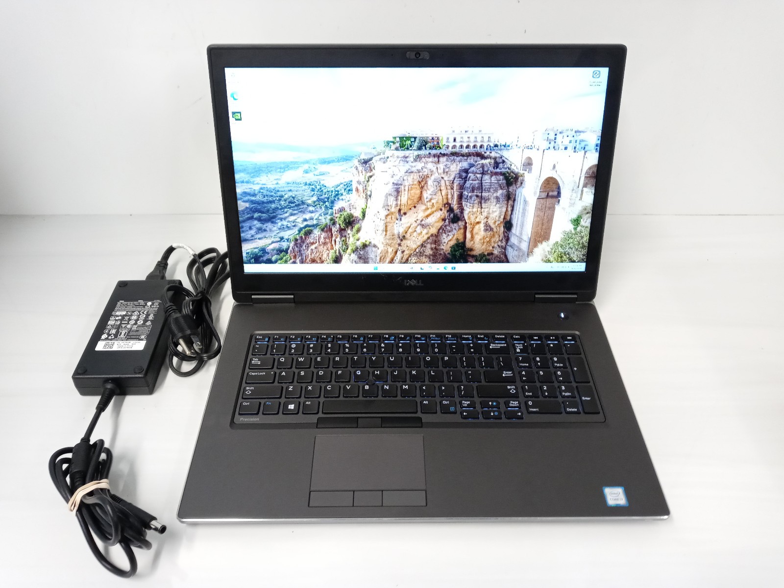 Dell Precision 7740 17.3″ Laptop intel i7-9850H 32GB 256GB SSD Win11 RTX3000 6GB