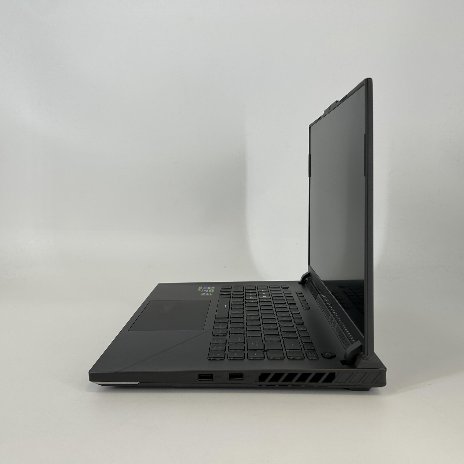 Asus ROG Strix G16 G614 240Hz QHD+ 2.2 GHz i9-14900HX 16GB 1TB SSD RTX 4070