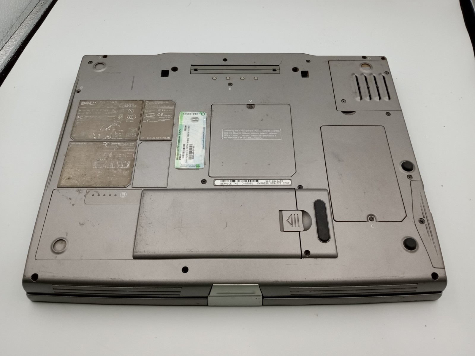 Dell Latitude D800 Pentium M 768MB RAM 60GB HDD Windows XP – READ -RR