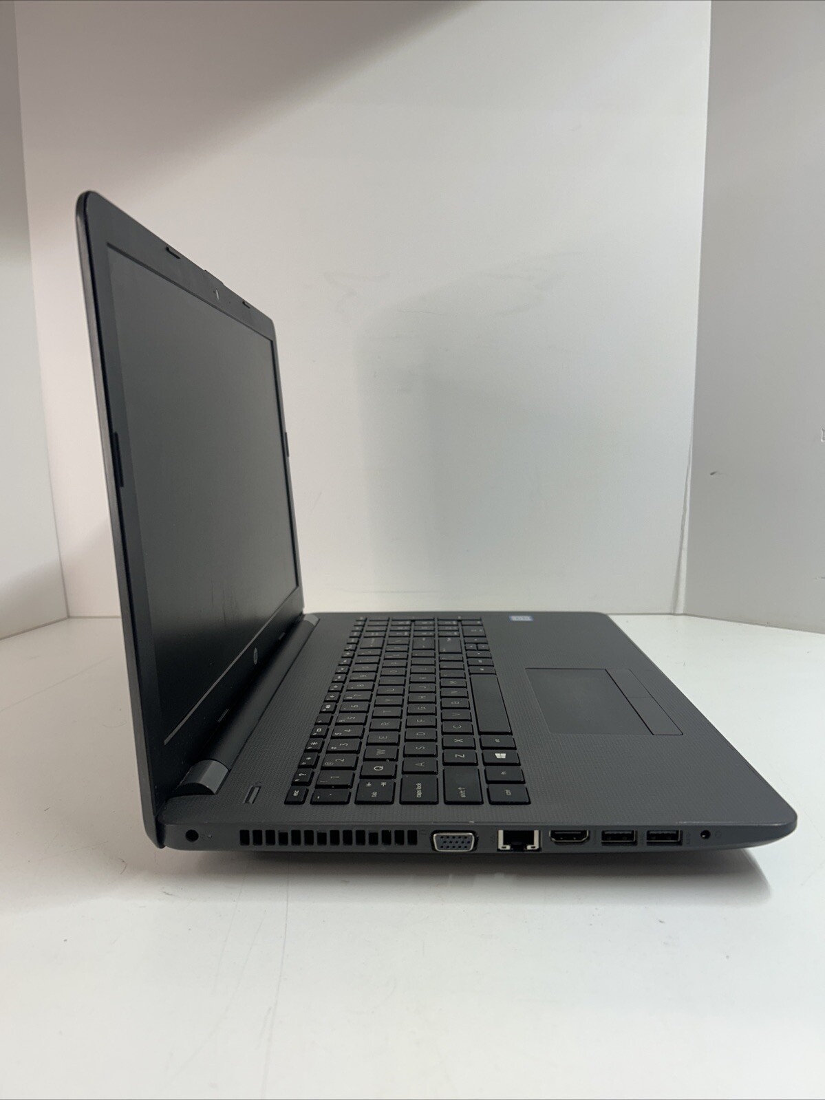HP 250 G6 Notebook PC 15.6″ i5-7200U @ 2.50GHz – 8GB DDR4 256GB SSD W11P