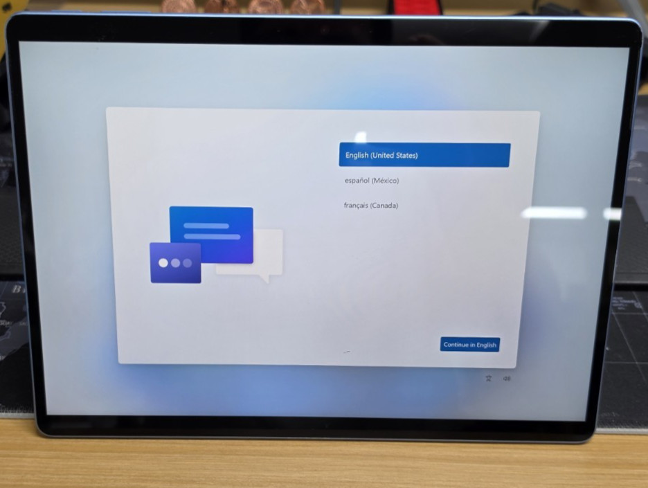 Microsoft Surface Pro 9 Core i5-1235U 8GB RAM 256GB SSD 13″ Touch Sapphire