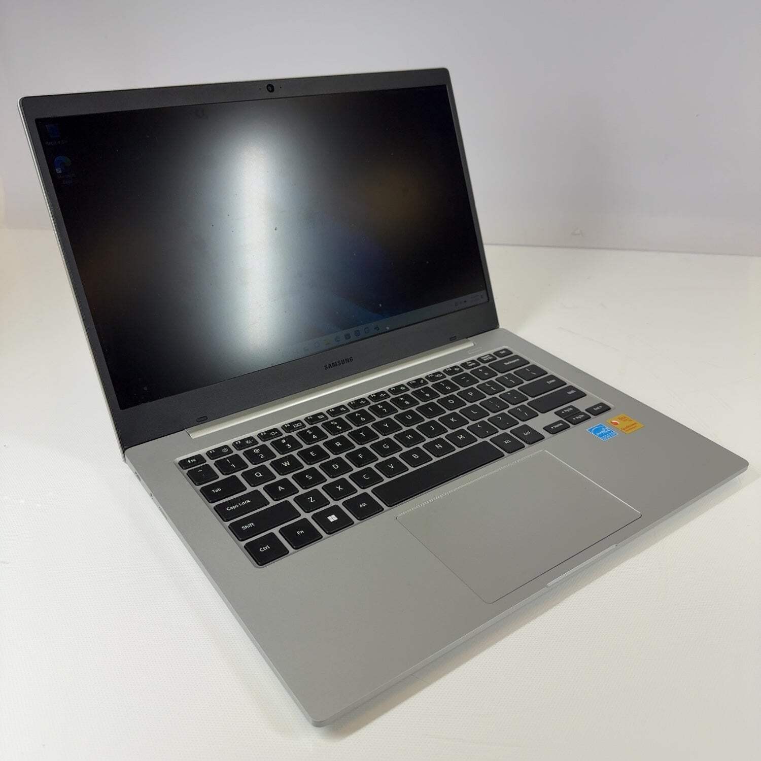 Samsung Galaxy Book NP545XLA 14″ Snapdragon 7c 3.15 4GB RAM 128GB SSD