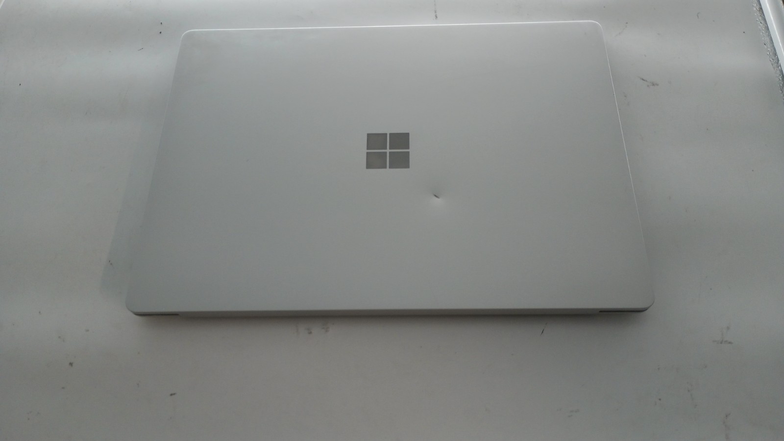 1092 Surface Laptop 2 w/charger.i5-8350U.256GB NVMe.8GB.13.5″2K Touch.W11 Pro