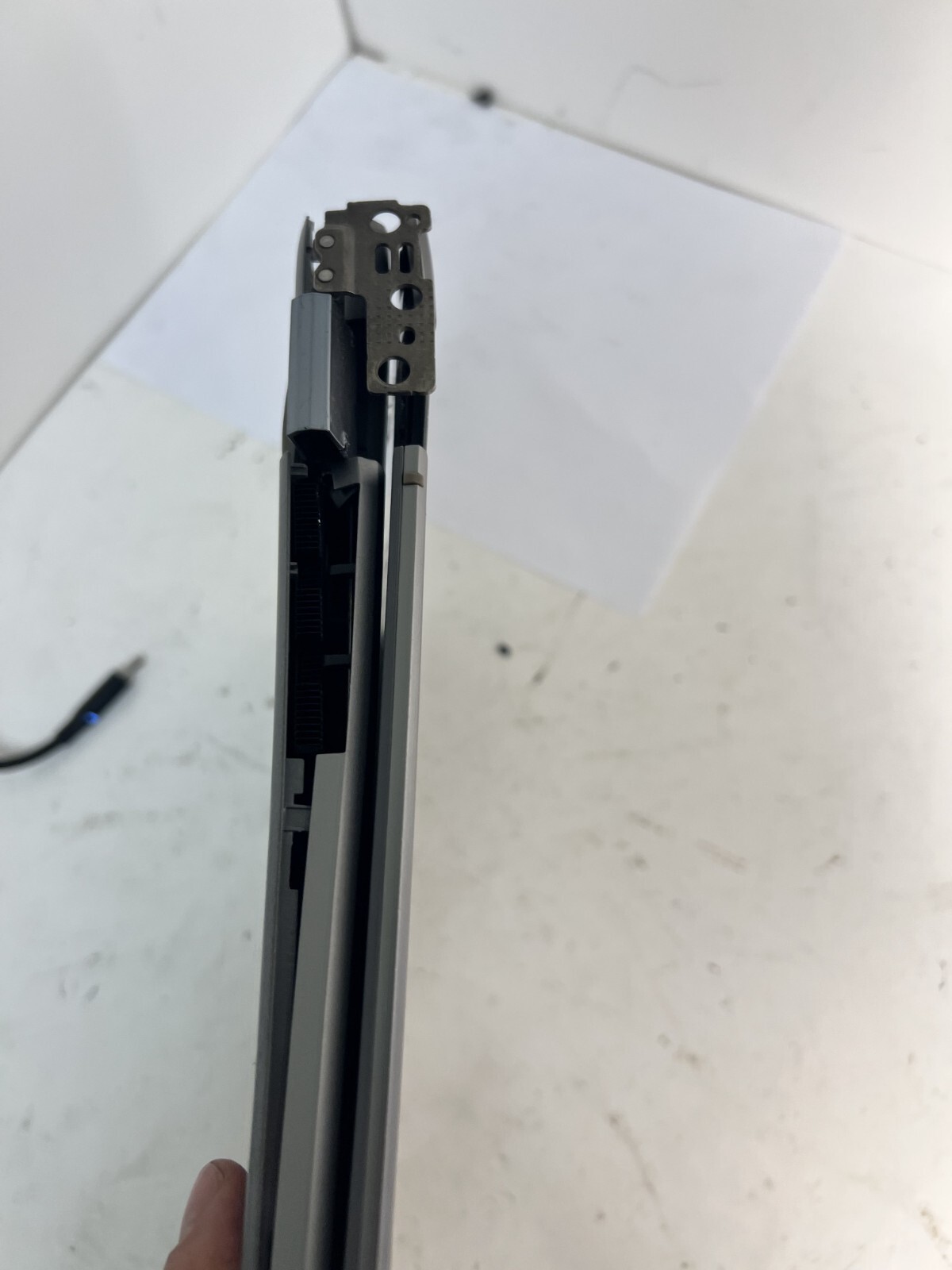 Dell Inspiron 5400 2-in-1 Broken Screen No SSD AS-IS i7-1065G7 1.60 GHz 8 GB Ram