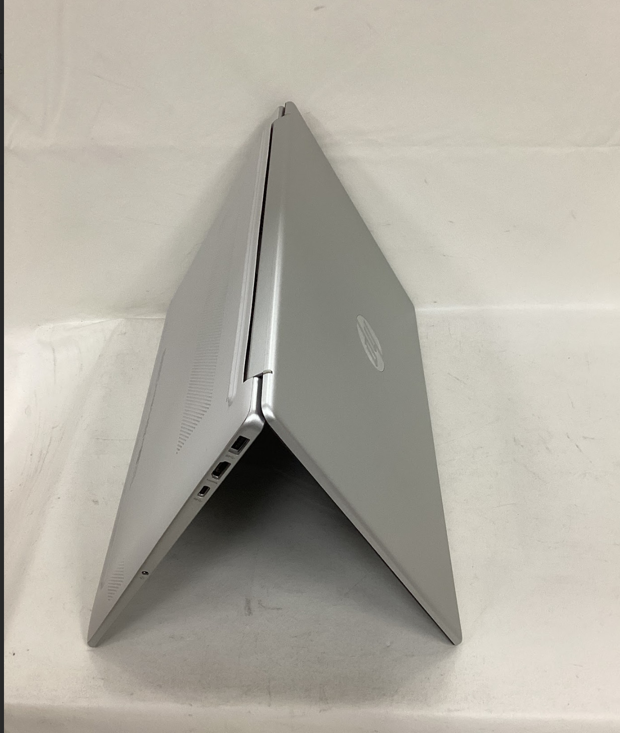 HP 15.6″ Touch Laptop i5-1155G7 • 8 GB RAM •512GB SSD • Damage Screen