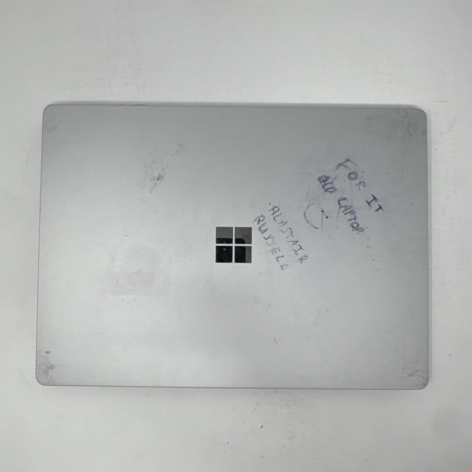 Microsoft Surface Laptop 2 13.5″ i5 8GB 256GB SSD Company Locked
