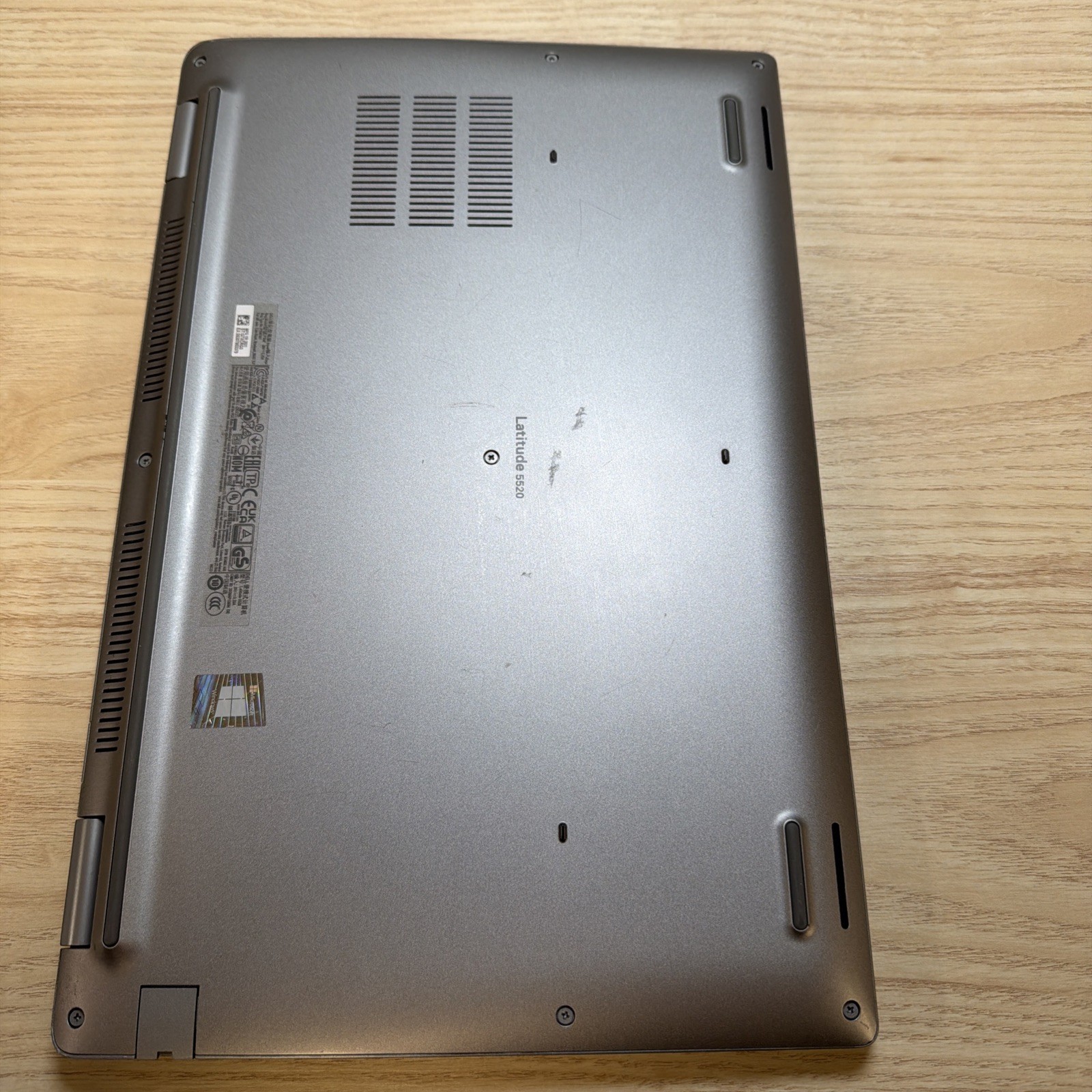 Dell Latitude 5520 i5-1145G7 16GB 512GB SSD 15″ FHD No OS