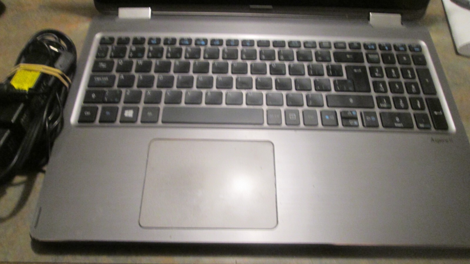 Acer Aspire R5-571T 15.6″ Touchscreen i5-6200U 2.3GHz/ 12GB DDR4 RAM /1TB HDD