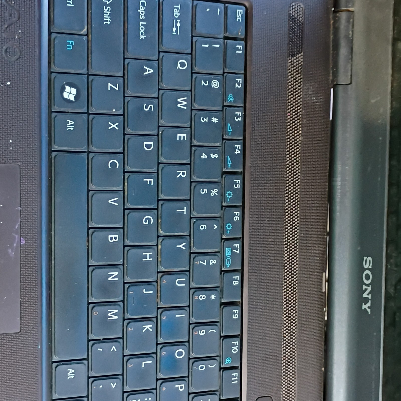 Sony VAIO PCG-71311L Notebook Laptop Black Windows Vista Home Premium