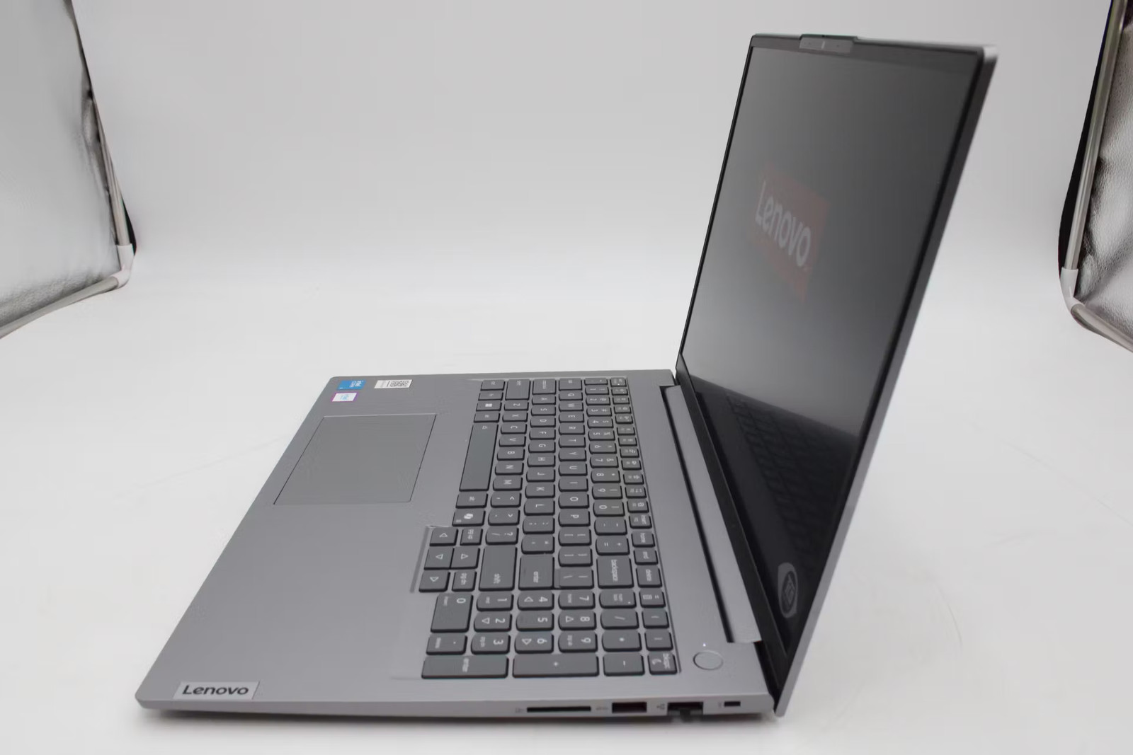 Lenovo ThinkPad 16 G8 IRL 16″ Core 5 210H, 512GB NVMe, 16GB RAM