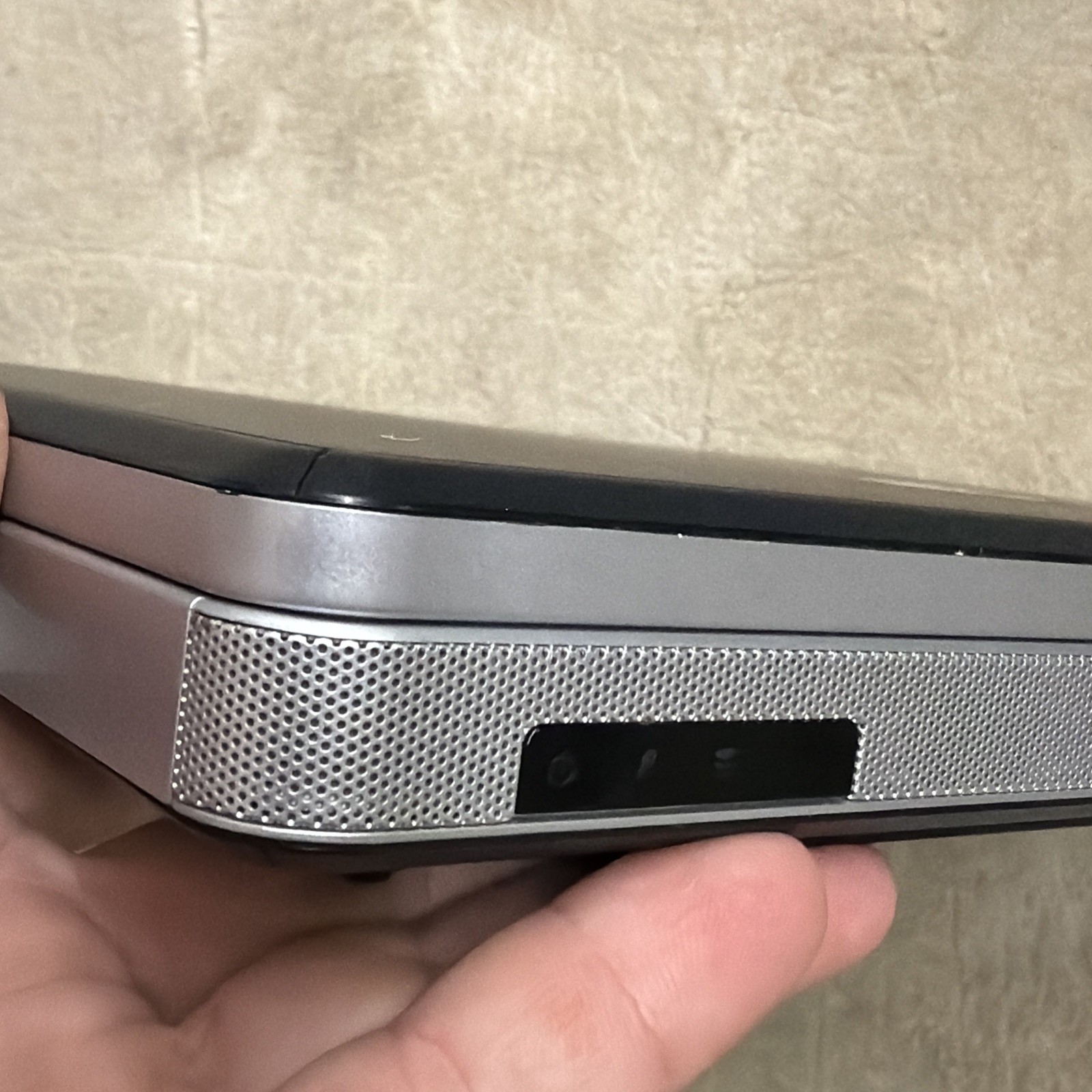 Compaq Presario V5101US AMD Sempron 15″ Laptop No Cord AS IS (Powers On)