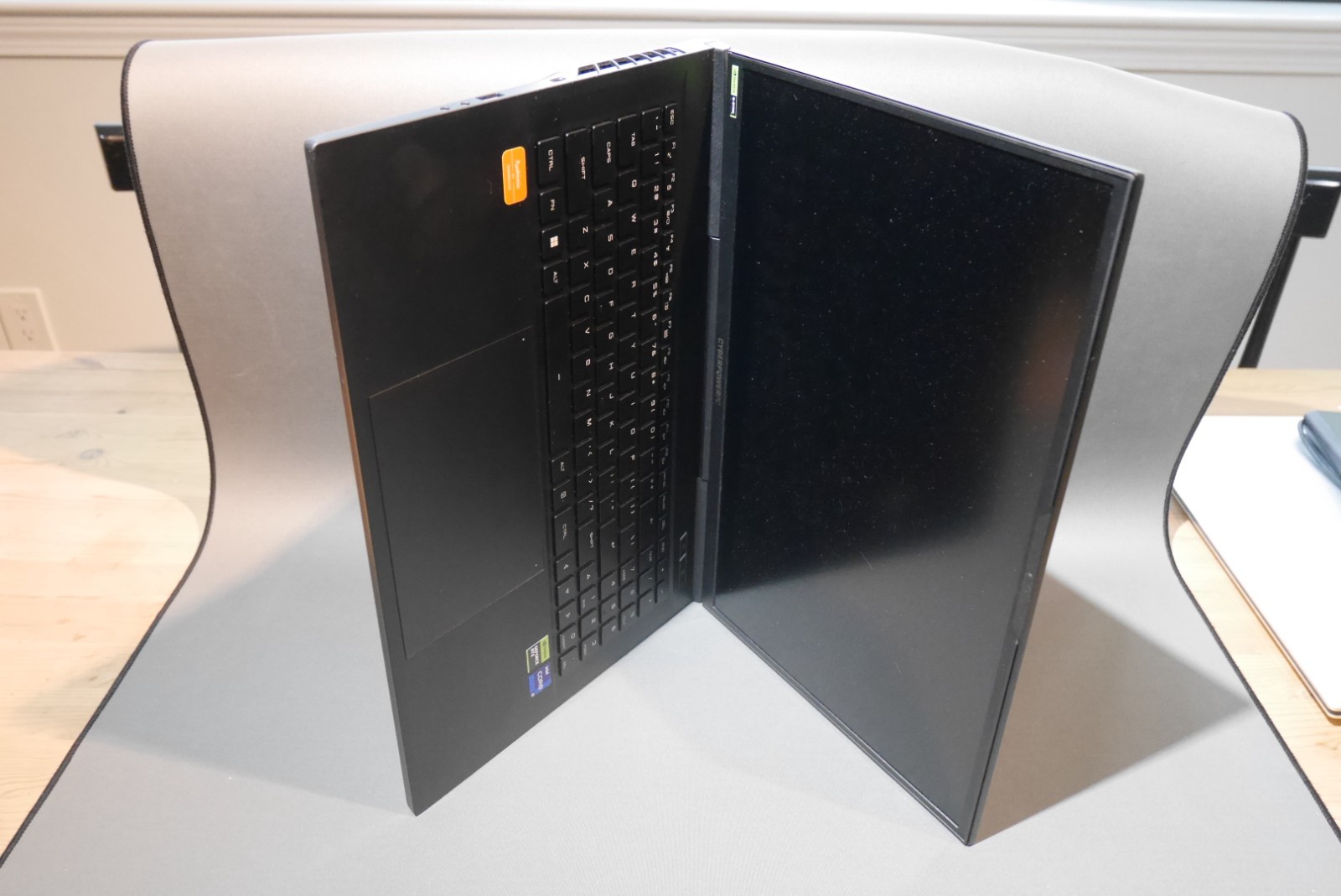 CyberPowerPC Tracer VI – Intel Core i9-13900HX – 64GB – 2TB – GeForce RTX 4090