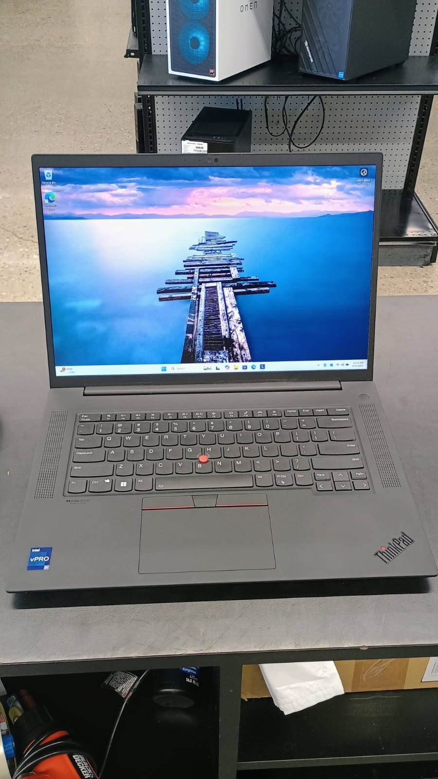 Lenovo ThinkPad P1 Gen 6 16 2.6 GHz i9-13900H 32GB 1TB SSD RTX 2000 Ada